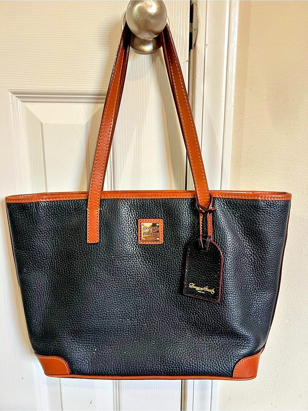 Dooney & Bourke Tote in Black & Brown Good
